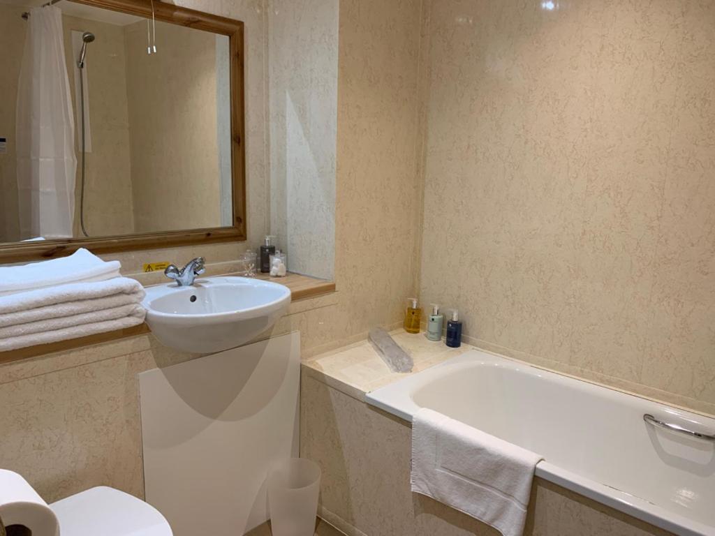 Zucchini Italian Kitchen & Rooms Truro Ngoại thất bức ảnh